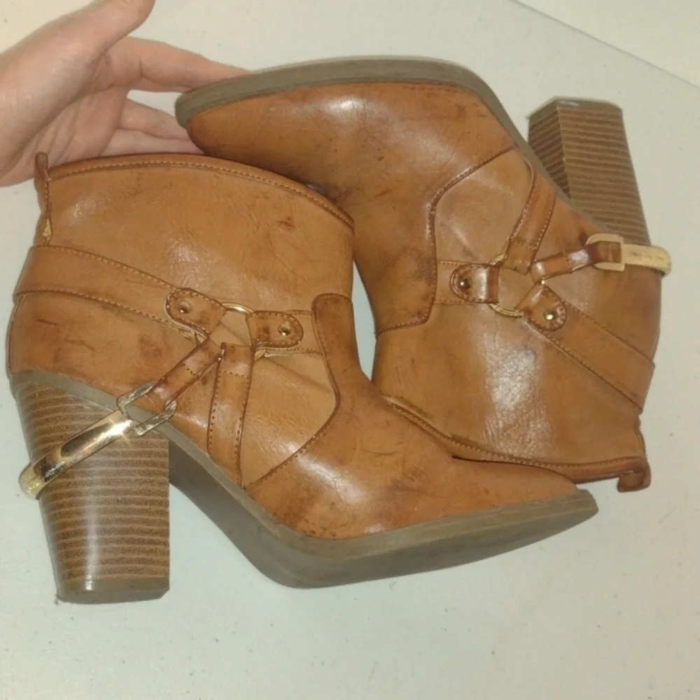 Quinn “Dakota” western moto ankle bootie size 8.5